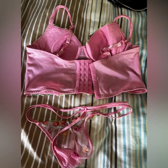 Vintage pink bustier and tong. - Picture 2 of 5